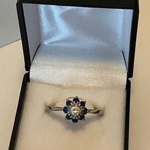 14kt GEQ Blue Saphire colored stone ring with clear center stone. Size 8